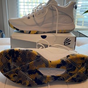 Under Armour Curry White Size 12.5